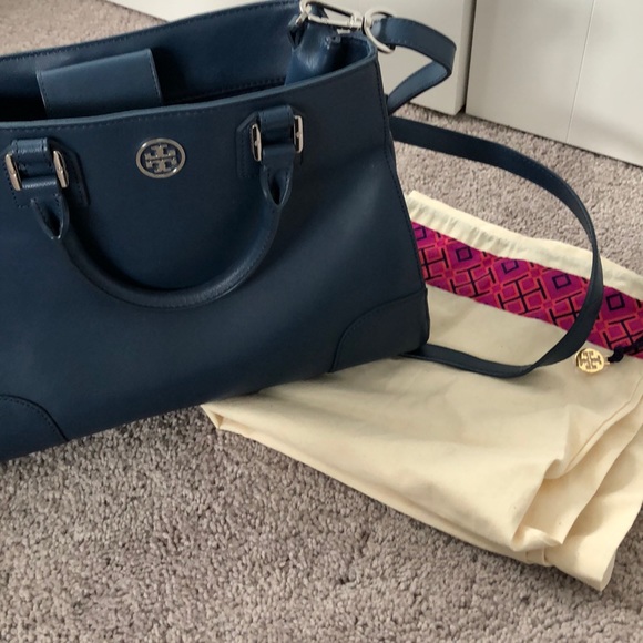 Tory Burch Robinson Triangle Tote in Night Sky - Picture 6 of 8